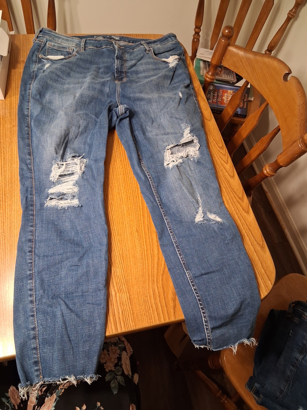 Old Navy Extra High Rise Rockstar Super Skinny Jeans in Medium Blue Wash